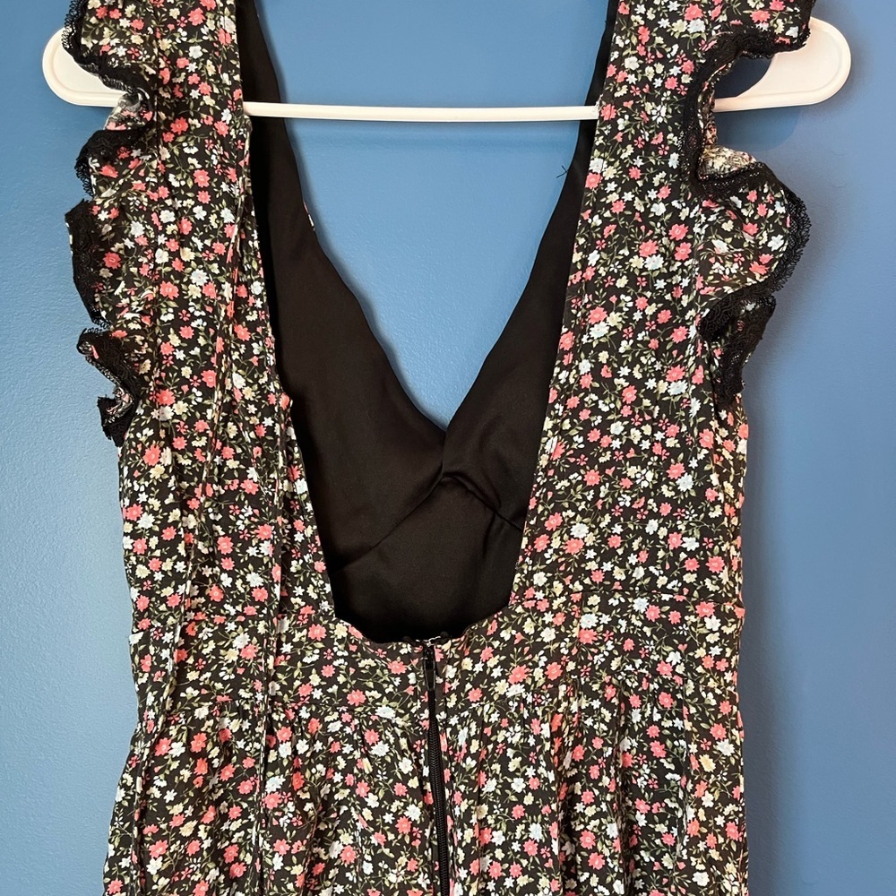 Trixxi Multicolor Floral Romper Open Back Size Small - Picture 10 of 12